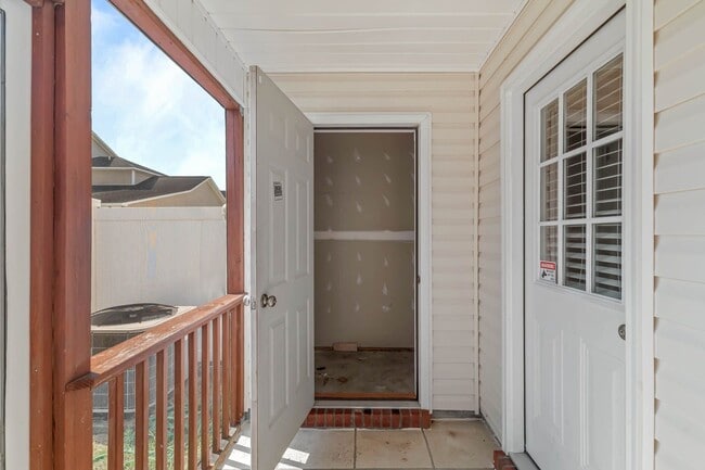 Building Photo - 415 Caldwell Loop