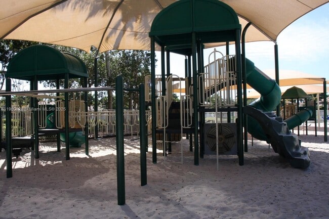 Building Photo - 1084 Golden Cane Dr