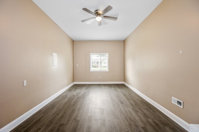 Building Photo - Ranch Style 3 bedroom 2 bathroom NEST Close to Fort Bragg!