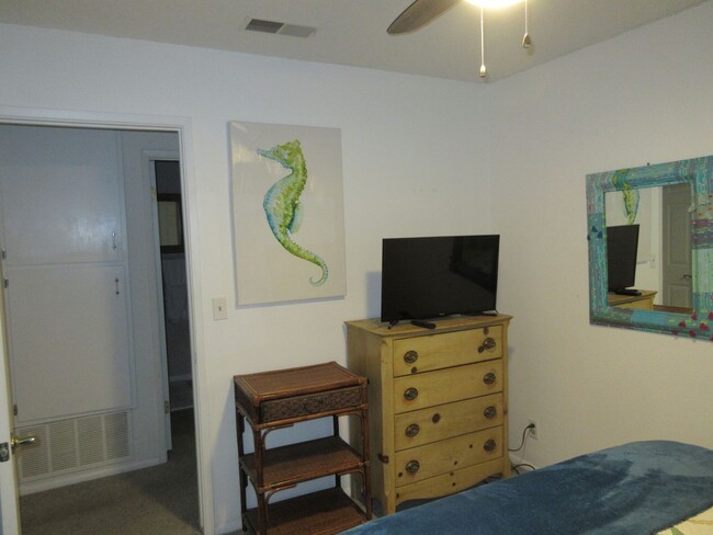 Building Photo - Fully furnished 2 bedroom 2 bath home in M...