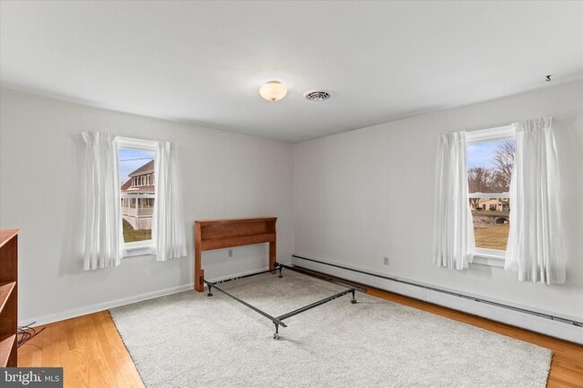 Building Photo - 1055 S Main St