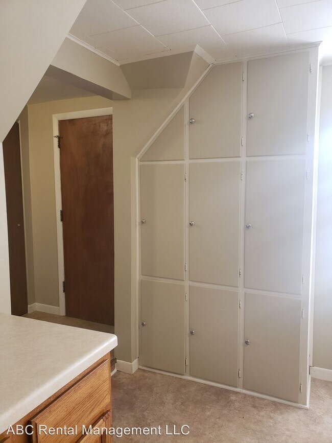 Building Photo - 321 6th Ave