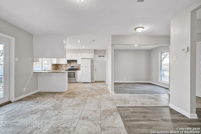 Building Photo - Move-in ready 3-bedroom, 2-bath home in San Antonio