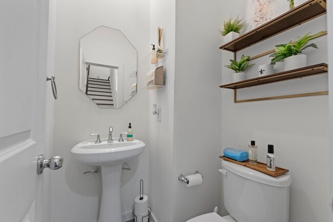 Building Photo - 1925 Shearn St