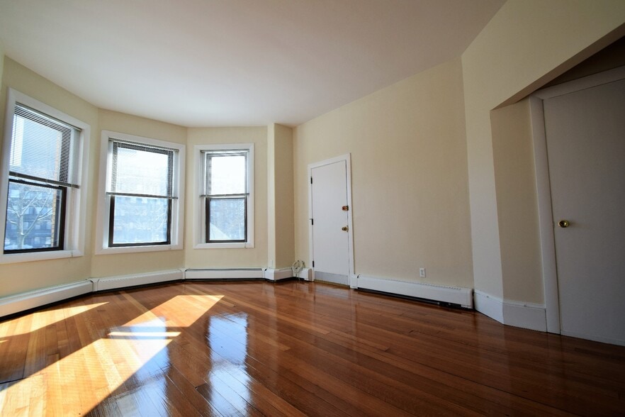 Building Photo - 1728 Beacon St