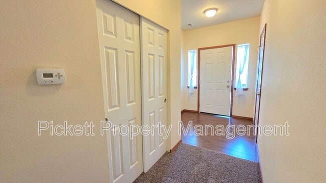 Building Photo - 6710 Takota Pl NE