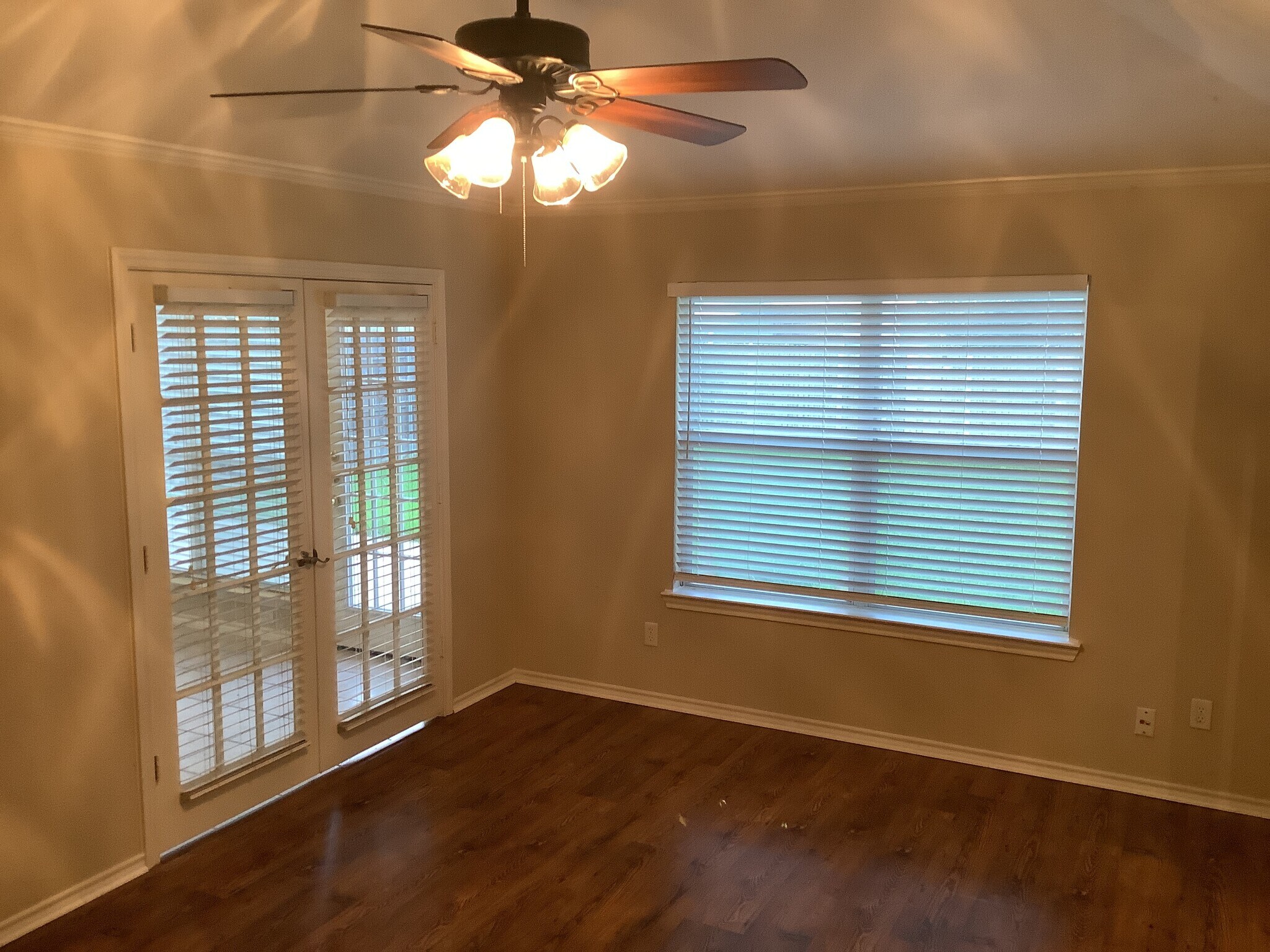 Building Photo - 4410 Shady Elm Dr
