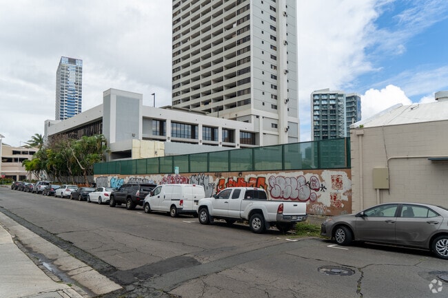 Building Photo - Ililani