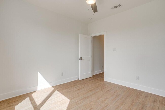 Building Photo - 2335 Benbrook Blvd