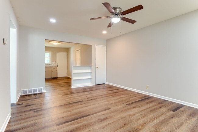 Building Photo - 602 SE 5th St