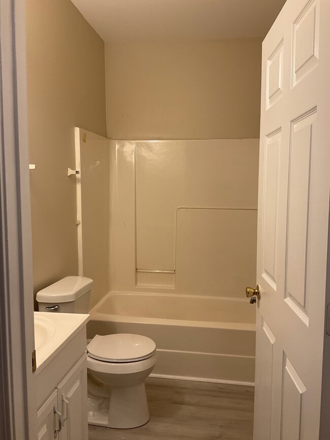 Building Photo - 266 W Garfield St