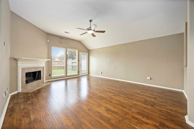 Building Photo - 2019 Shore Breeze Dr