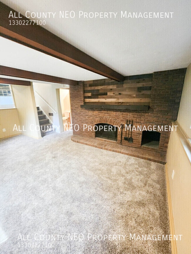 Building Photo - 5727 Carolyn Dr