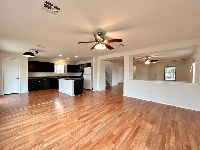 Building Photo - 2417 McCook Dr