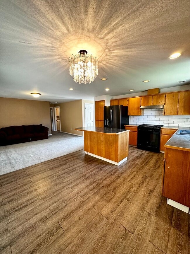 Building Photo - Gorgeous 4 Bedroom 2.5 Bath Single Family ...