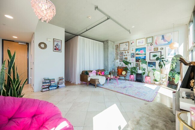 Building Photo - Arts District- Downtown Las Vegas~Luxury furnished condo now available!