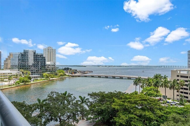 Building Photo - 495 Brickell Ave