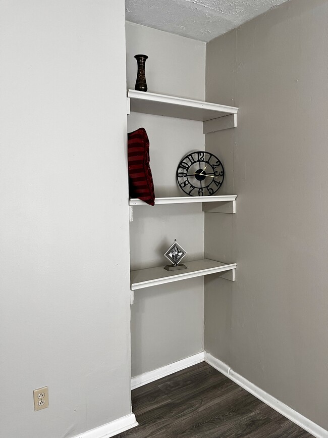 Building Photo - 1010 Holt St