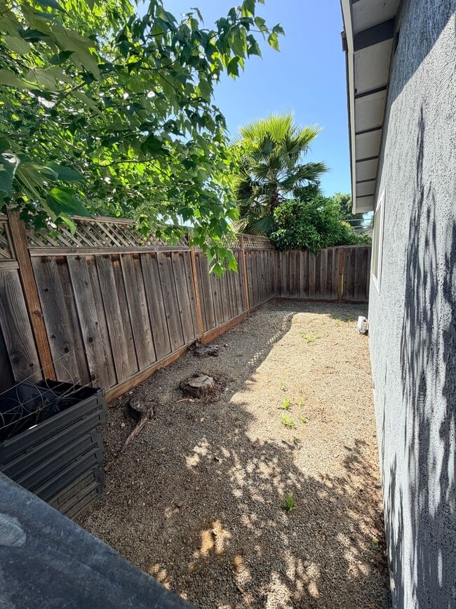 Building Photo - Spanish Style Home in Livermore Available Now!