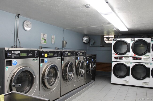 Building Photo - 175-45 88th Ave