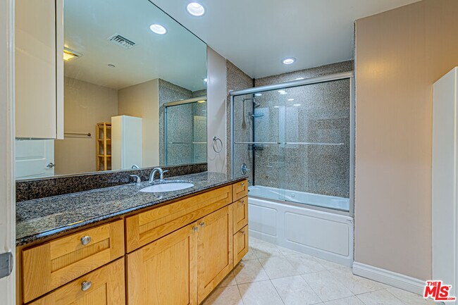 Building Photo - 3061 W 12th Pl