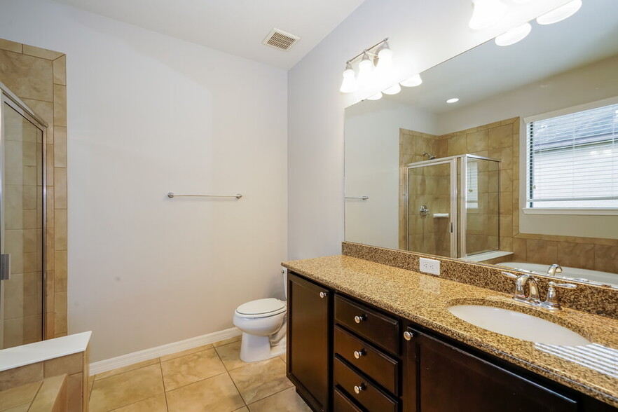 Building Photo - 2229 Landside Dr