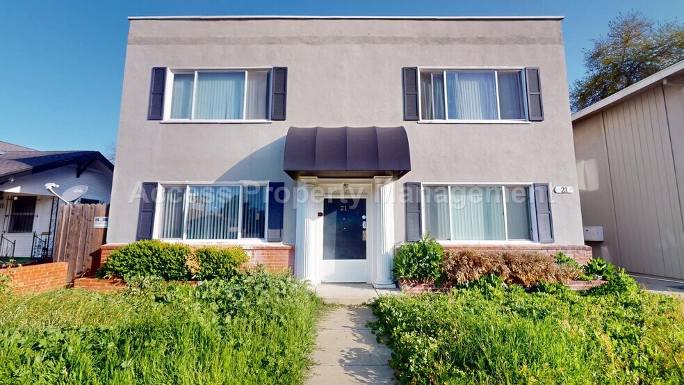 Primary Photo - 21 E Walnut St