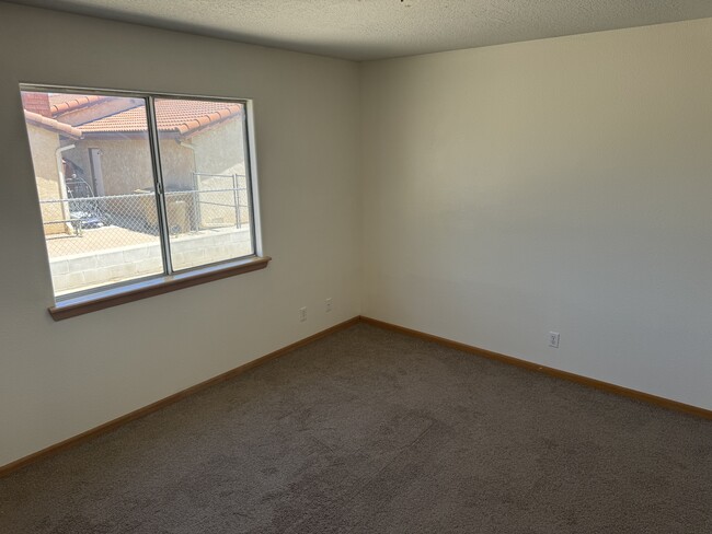 Building Photo - 9412 Hickory Ave