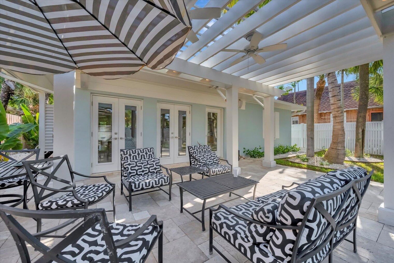 Building Photo - 3002 Pass a Grille Way