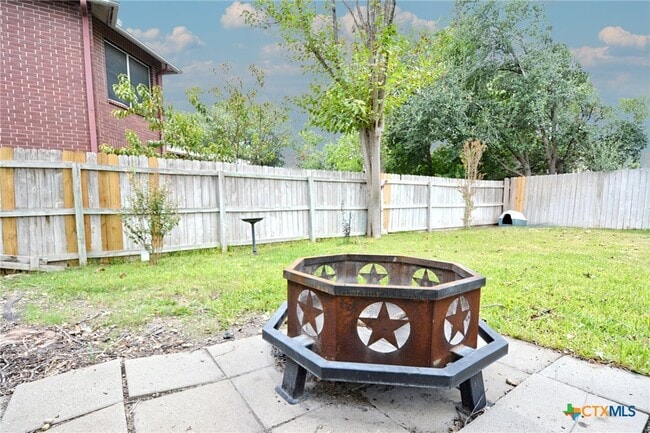 Building Photo - 744 Pinehurst Dr