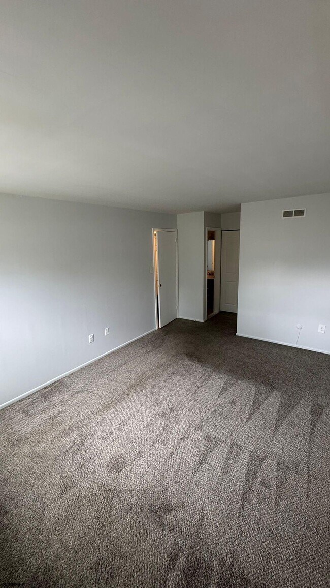 Building Photo - 2711 Evergreen Ct