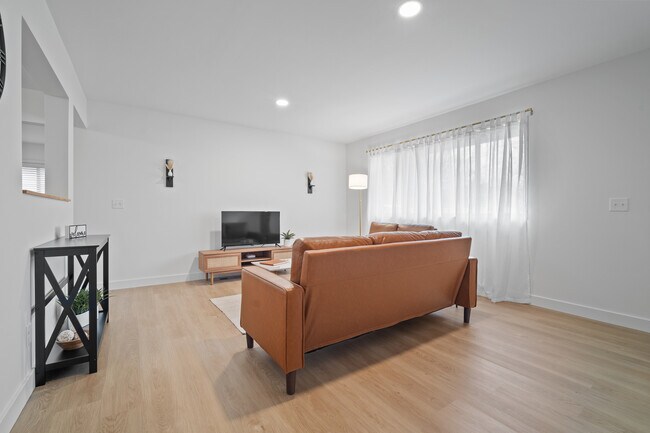 Building Photo - 1105 Julienne Dr