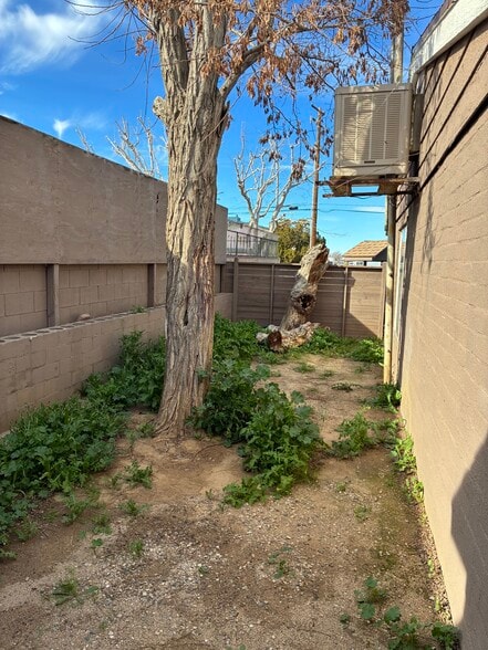 Building Photo - 558 E Avenue Q12