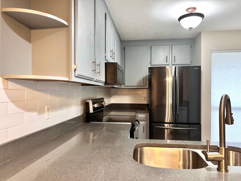 Building Photo - 3724 54th Ln