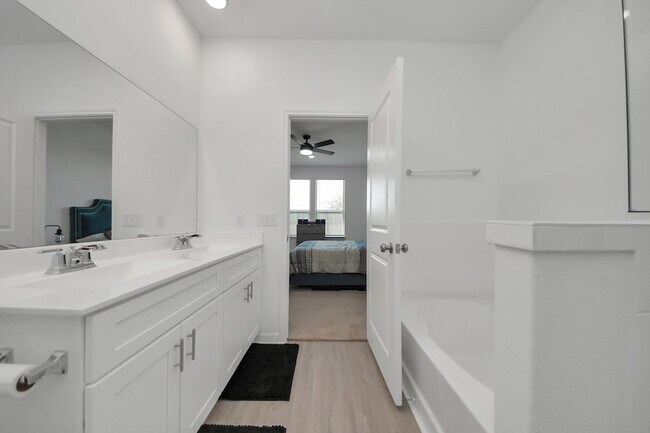 Building Photo - 3113 Paso Fino Dr