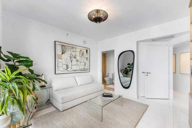 Building Photo - 200 Biscayne Blvd Way