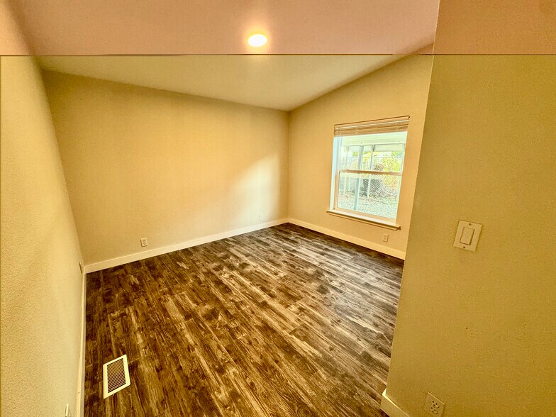 Bedroom #3 - 3204 Locust Ave