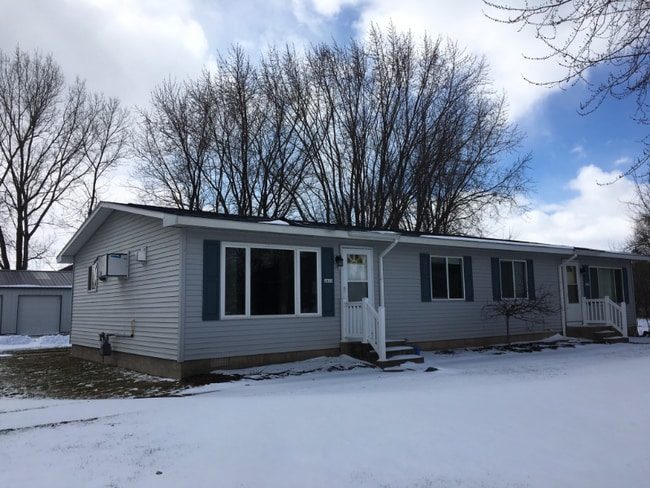 Building Photo - 2633 Shorehaven Ln
