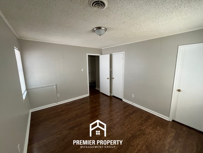 Building Photo - Charming 3BR Home in 38118 | Hardwood Floors & Spacious Fenced Backyard