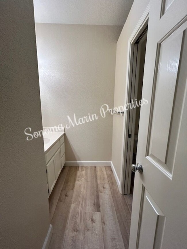 Building Photo - Updated 2-Bedroom, 1.5-Bath Townhouse in S...