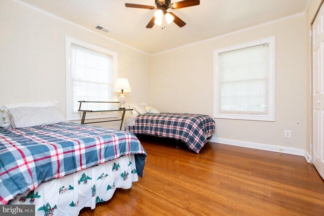 Building Photo - 303 Lincoln Ave