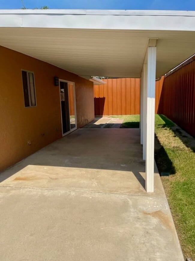 Building Photo - 3 Bedroom, 2 Bath Remodeled House in Hemet...