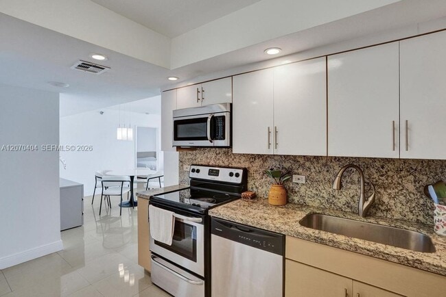 Building Photo - 20515 E Country Club Dr