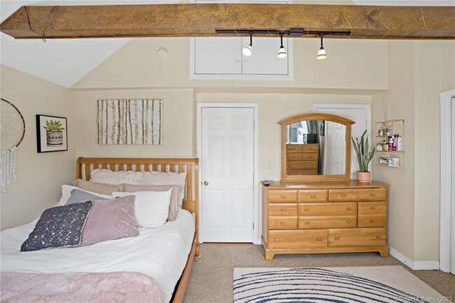 Building Photo - 210 Broadway