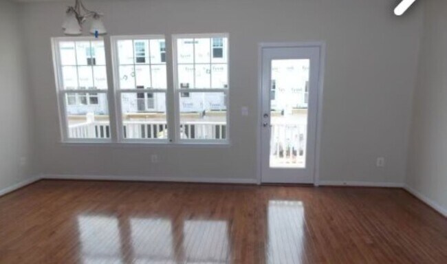 Building Photo - 44041 Eastgate View Drive