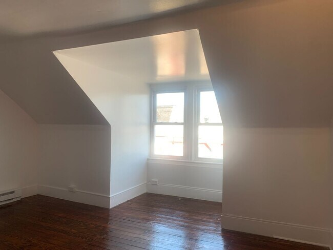 Building Photo - 3 Bedroom House in the West End of York City
