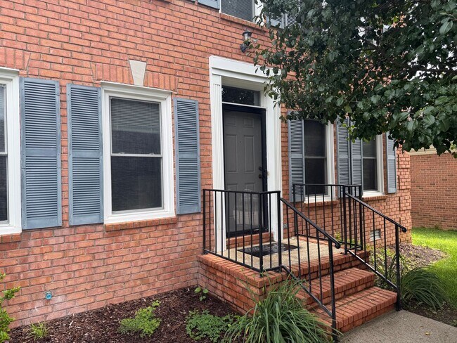 Building Photo - 7033 Northridge Dr
