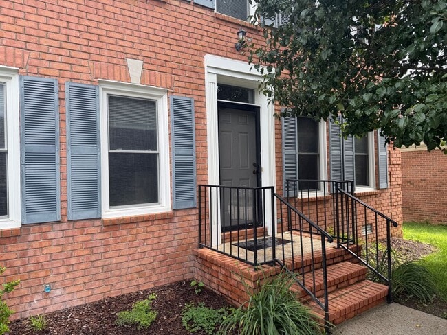 Building Photo - Great 3 Bedroom Home in Bellevue