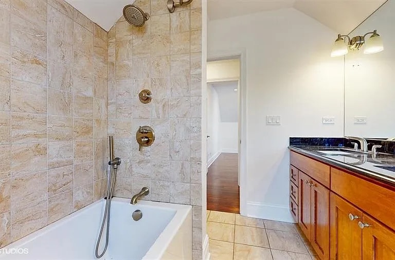 Building Photo - 187 Forest St