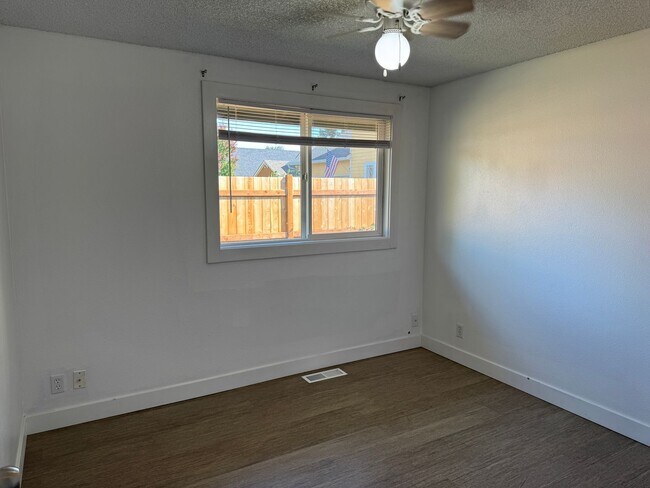 Building Photo - 4672 Royal Ave